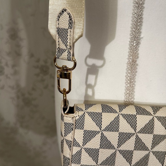 Boutique Shoulder Bag Geometric Pattern Crossbody White Brown Fold Over - Picture 4 of 6